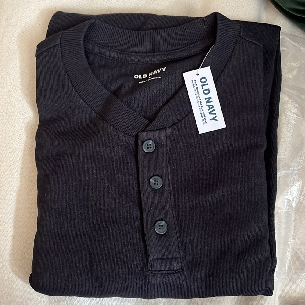 Men’s Brand new long sleeve shirt with 3 buttons